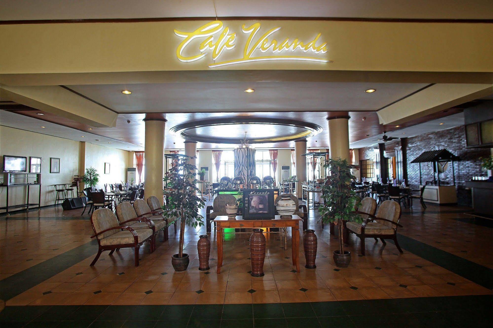 Vista Mar Beach Resort And Country Club Lapu-Lapu City Exteriör bild